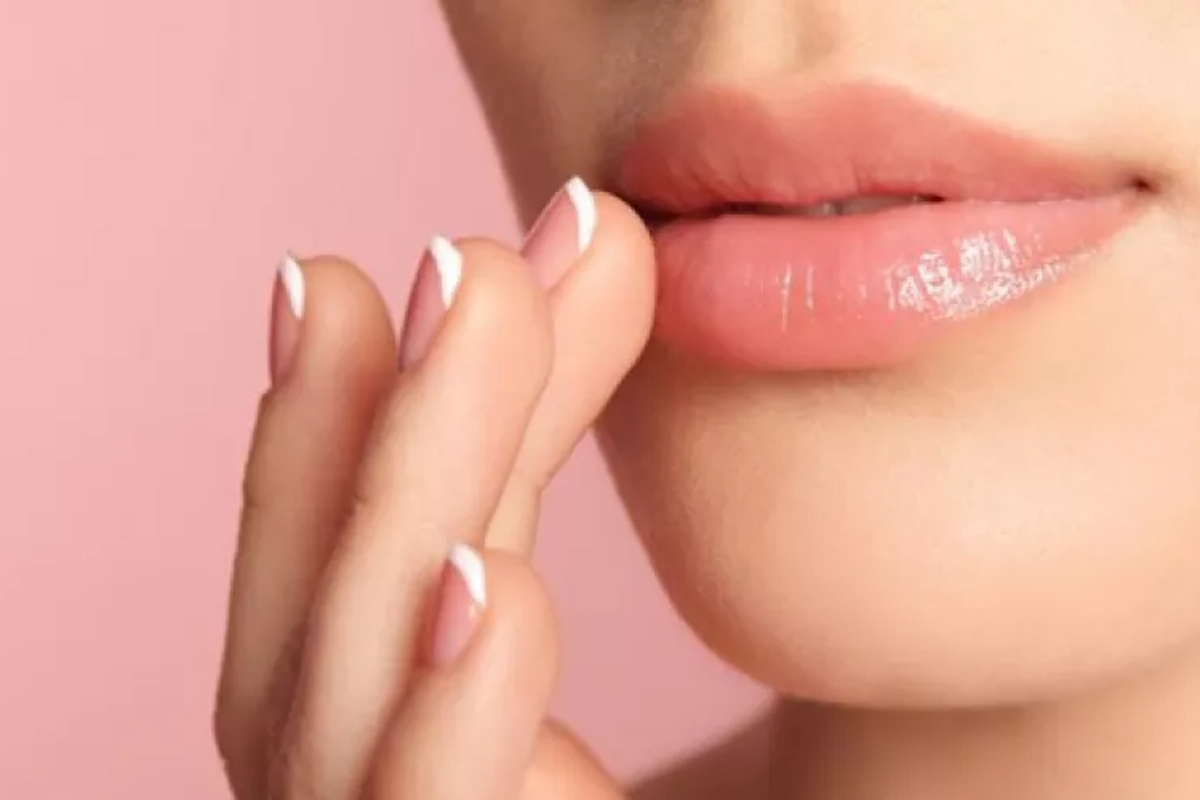 توريد الشفاه وإزالة التصبغات